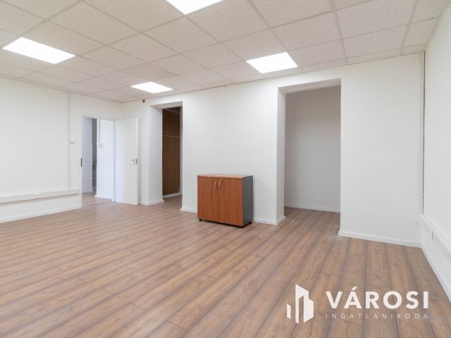 Fáy utcai felújított iroda:48 m2, 2 helyiség,saját teakonyha