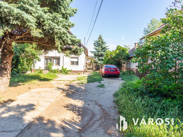 Gyálon eladó kétszíntes családi ház beépített tetőtérrel