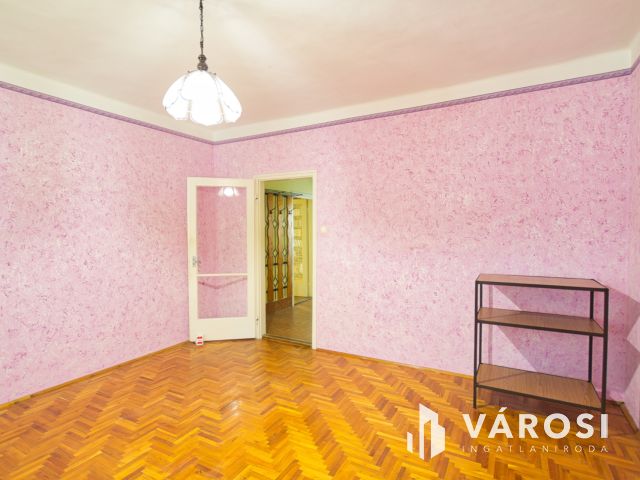 160 m2-es, felújítandó családi ház eladó