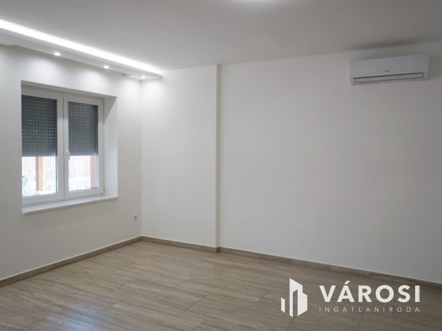 Újszerű, fedett teraszos lakás kiadó Budapest XVIII.kerület