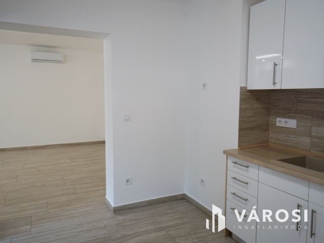 Újszerű, fedett teraszos lakás kiadó Budapest XVIII.kerület