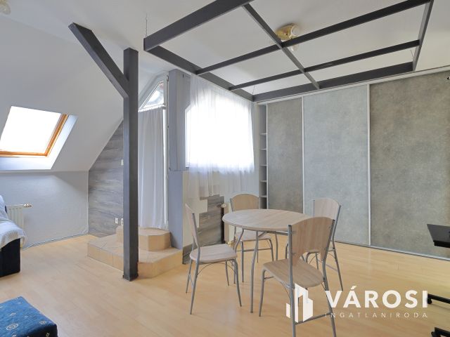 Tetőtéri terasz, francia hangulat Siófok szívében.