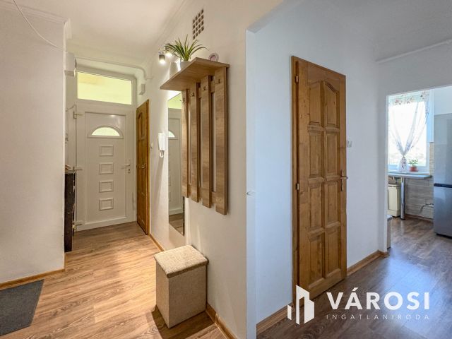 Felújított, erkélyes, 2 szobás lakás a Lencsési lakótelepen!
