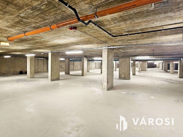 Modern otthon bútorral, erkély, teremgarázs és saját tároló