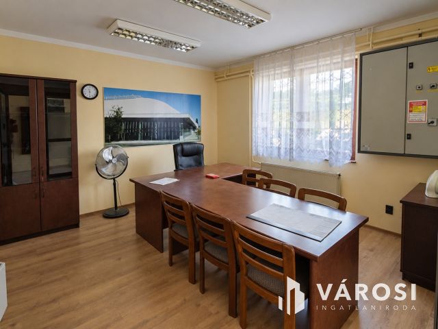 Kiadó irodaépület a Soroksári úton